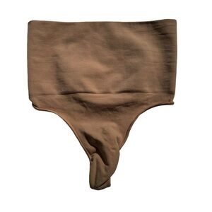 NWOT SKIMS size s/m core control thong